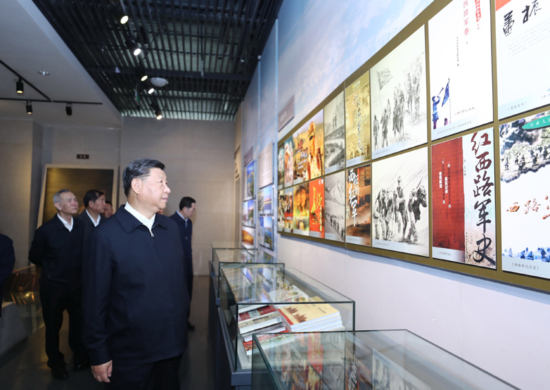 8月19日至22日，中共中央總書記、國家主席、中央軍委主席習(xí)近平在甘肅考察。這是20日上午，習(xí)近平在張掖市高臺縣參觀中國工農(nóng)紅軍西路軍紀(jì)念館。